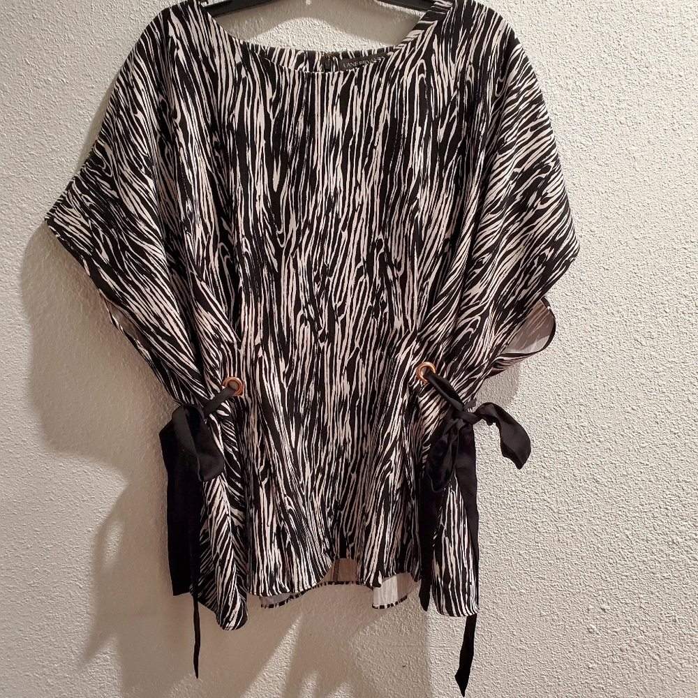 Black and White Lane Bryant Top Size 18/20